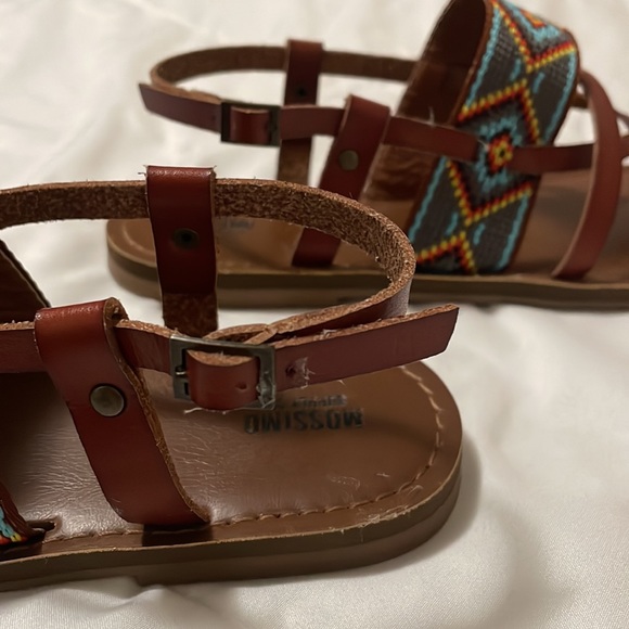Mossimo Supply Co. Sandals - Picture 3 of 4